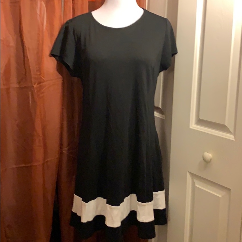 Black dress with pockets.